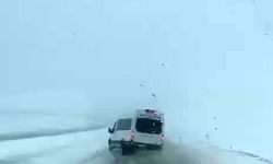 Siirt'te minibüsün kıl payı atlattığı kaza kamerada