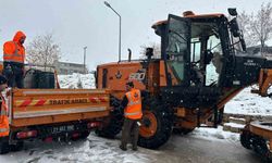 Şırnak'ta 'turuncu kod' alarm: 22 araç yollarda kaldı