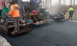 Sultan Sazlığı yoluna sıcak asfalt serimi yapıldı