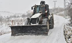 Yeşilyurt'ta karla mücadele aralıksız sürüyor