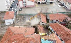 Yozgat'ta metruk binalar yıkılıyor, kentin çehresi değişiyor