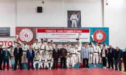 Yunusemre Belediyespor erkek judo takımı Süper Lig'e yükseldi