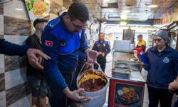 Dönerciden kurtlu salça ve turşu çıktı