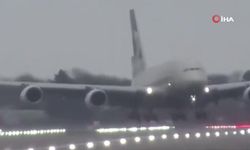 ABD'de uçak, seyir halindeki araca çarptı