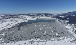 870 hektarlık Ladik Gölü buz tuttu: Kar yağışı göle can suyu oldu