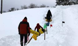 Abant'ta köylülerin hazırladığı pistte çocuklar şambrelle kaydı