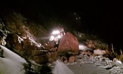 Alanya'da heyelan nedeniyle kapanan yolları açma çalışmaları sürüyor