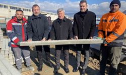 Alaşehir'de 350 üreticiye 3 bin 500 bağ direği hibesi