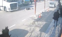 Anayola çıkan tıra, motokurye böyle çarptı