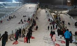 Atlama kuleleri pistinde kızak keyfi