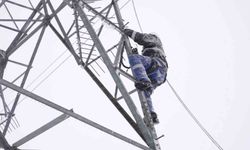 Bakan Bayraktar: 'Vatandaşlarımıza kesintisiz enerji akışı sağlamak için ekiplerimiz 7 gün 24 saat sahada'