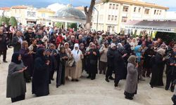 Balıkesir'de umreciler dualarla uğurlandı