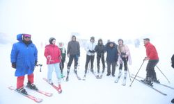 Başkan Büyükkılıç, Erciyes'te kayak tutkunlarıyla bir araya geldi