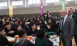 Başkan Çolakbayrakdar: 'Güçlü Türkiye'nin temeli gençlerimizdir'