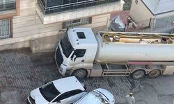 Batman'da freni boşalan akaryakıt tankeri park halindeki araçlara çarptı: 8 araç hasar gördü