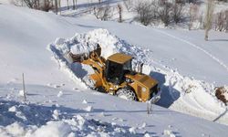 Battalgazi Belediyesi kırsalda kapalı yolları açtı
