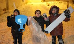 Bayburt'ta kar tatilini fırsat bilen çocuklar soluğu dışarıda aldı