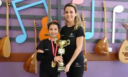 Beş yaşında başladığı 'salsa' yolculuğunda dört Türkiye birinciliği kazanan minik sporcunun yeni hedefi dünya şampiyonluğu