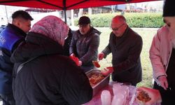 Bilecik'te Miraç Kandili dolayısıyla vatandaşlara helva ikramı