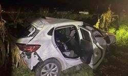 Bilecik'te otomobil tırlara çarptı: 2 yaralı