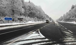 Bolu Dağı geçişinde kar yağışı etkili oluyor