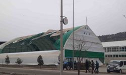 Bozkır'da fırtına çatıları uçurdu, ağaçları devirdi