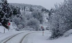 Burdur'un yüksek kesimlerinde kar yağışı etkili oldu