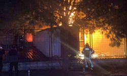 Bursa Minareliçavuş OSB'de kimyasal kaplama fabrikasında yangın çıktı. Olay yerine sevk edilen ekiplerin yangına müdahalesi sürüyor.