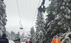 Bursa Uludağ'da telesiyej arasızı nedeniyle mahsur kalan 51 kişi kurtarıldı