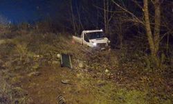 Bursa'da akıl almaz trafik kazası: Demir bariyerler araçların üzerine düştü