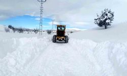 Büyükşehir, kırsalda karla mücadeleyi sürdürüyor