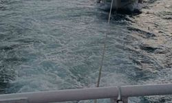 Çanakkale Boğazı'nda makine arızası yaparak sürüklenen tekne kurtarıldı