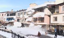 Çatılardan düşen kar kütleleri paniğe neden oldu