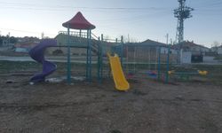 Çocukların okula oyun parkı talebi yerine getirildi