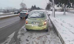 Edirne'de kar yağışında zincirleme kaza: 9 araç birbirine girdi