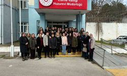 Edirne'de öğrenciler huzurevi sakinlerinin yüreğini ısıttı: Minik ellerden büyük vefa