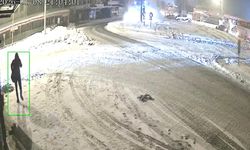 Elazığ'da buzlanma nedeniyle kayan tır KGYS direğine çarptı: 1 yaralı