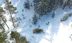 Erzincan'da kar ve tipiden kapanan 213 köy yolunda çalışmalar sürüyor