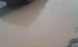 Eskişehir'de sağanak yolları göle çevirdi