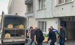 Evinde istiflediği giysi yığınlarının arasında ölü bulundu