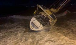 Fırtına milyonluk tekneyi karaya sürükledi