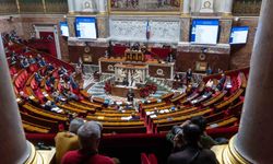 Fransa'da Lecornu hükümetine yönelik iki gensoru önergesi reddedildi