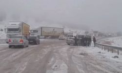 Gaziantep-Araban kara yolunda kar esareti: Çok sayıda araç mahsur kaldı