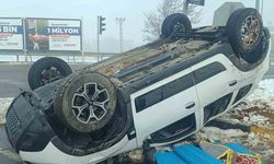 Gaziantep'te iki otomobil çarpıştı: 3 yaralı