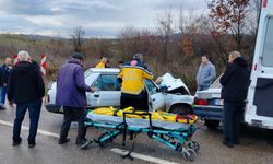 Gönen'de iki otomobil çarpıştı: 6 yaralı