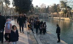 Güneşi gören soluğu Balıklıgöl'de aldı