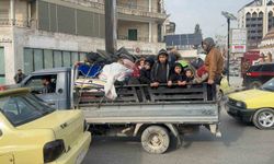 Halep'te siviller bombaların altında tahliye ediliyor