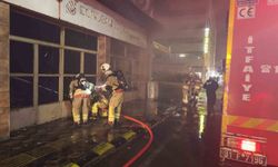 Hatay'da korkutan yangın: Akaryakıt istasyonunun yanındaki bina alevlere teslim oldu