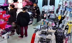 İç çamaşırı hırsızlığı kamerada: Gülerek girdiler, çalarak çıktılar