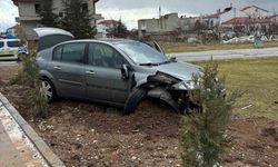 İki aracın çarpıştığı kazada şans eseri ölen ya da yaralanan olmadı